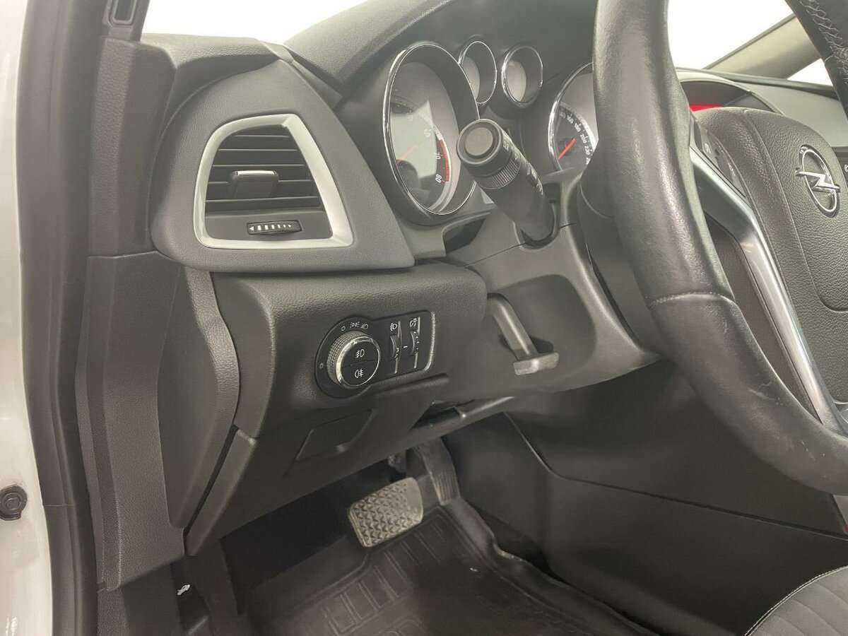 Opel Astra б/у, 2013, Автоматическая. Фото: #8