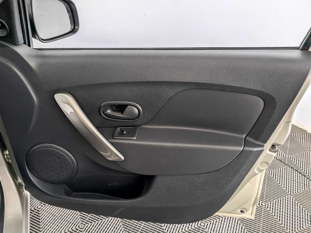 Renault Sandero б/у, 2018, Механическая. Фото: #23