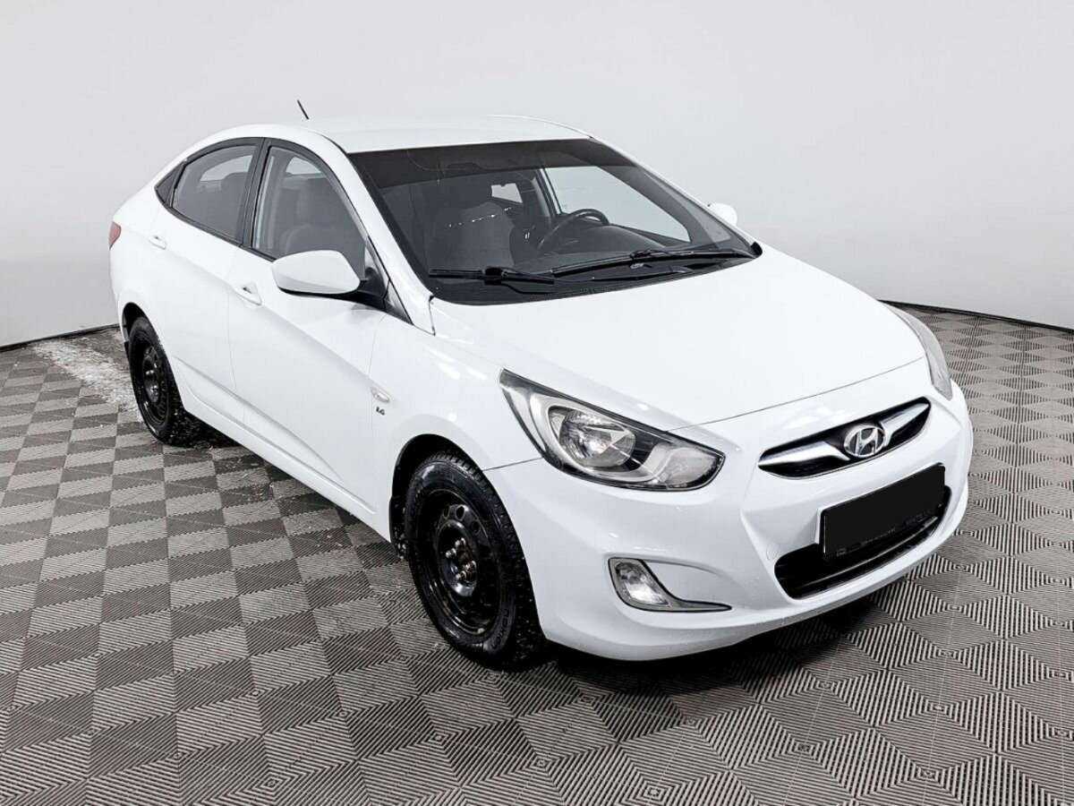 Hyundai Solaris б/у, 2013, Автоматическая. Фото: #2