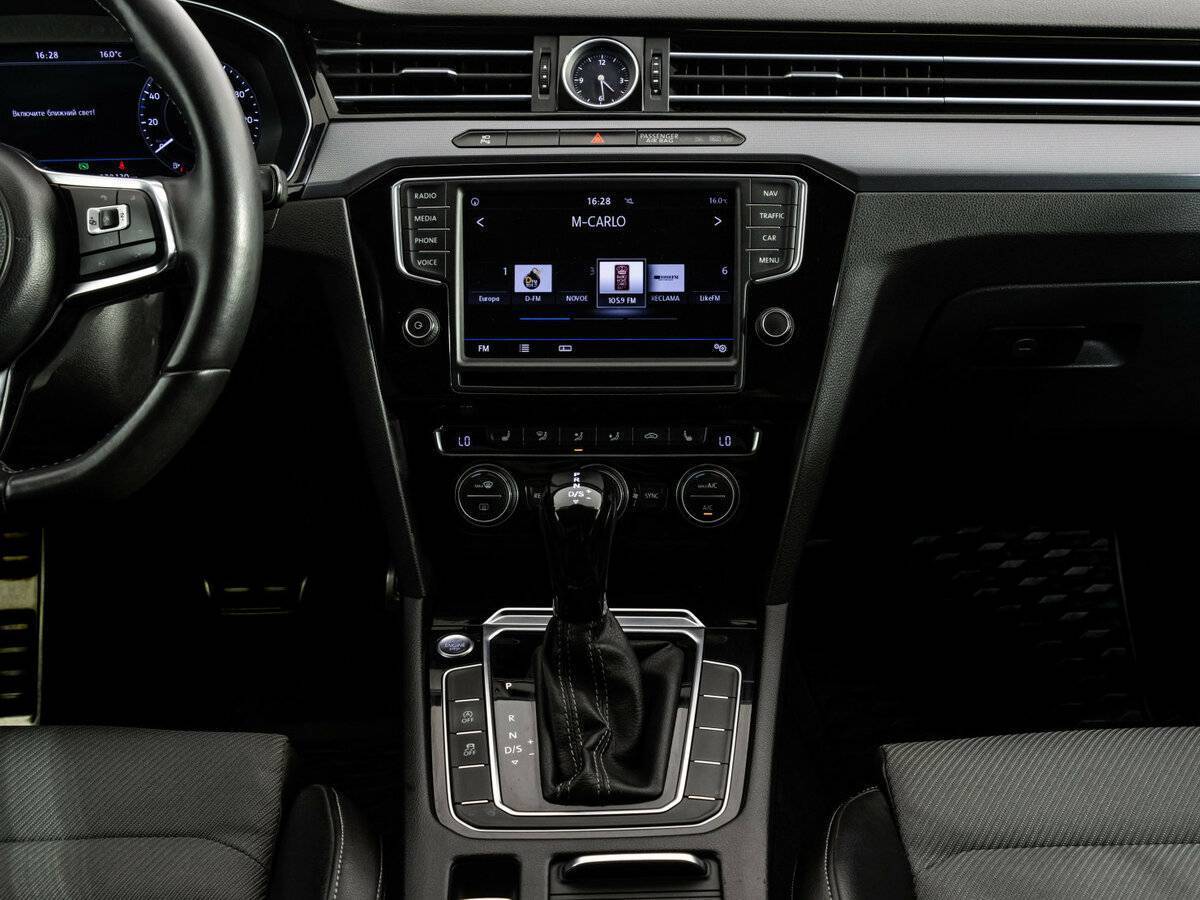 Volkswagen Passat б/у, 2016, Роботизированная. Фото: #12