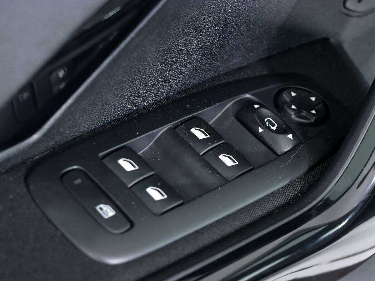 Peugeot 208 б/у, 2013, Автоматическая. Фото: #13