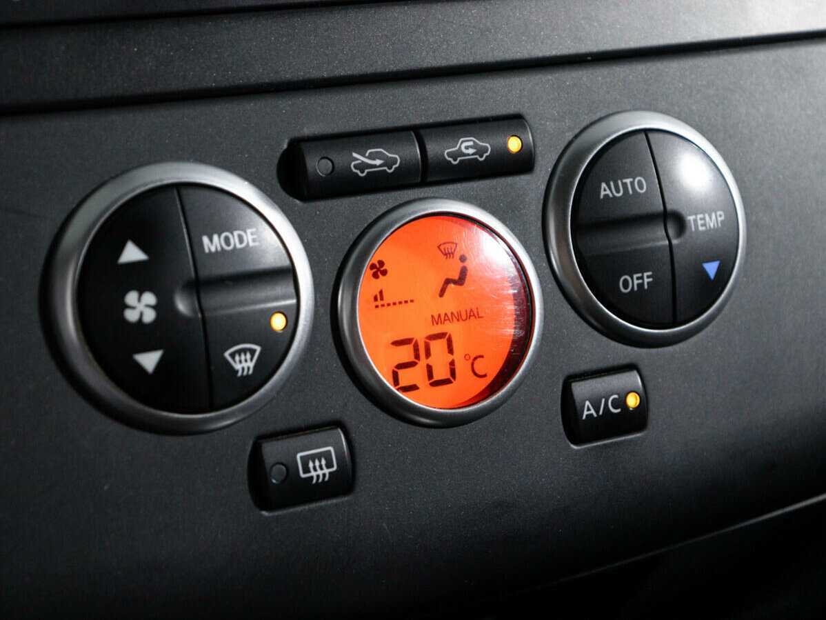 Nissan Tiida б/у, 2013, Автоматическая. Фото: #14