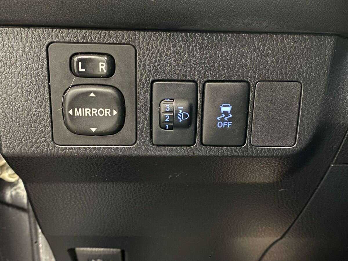 Toyota RAV4 б/у, 2014, Механическая. Фото: #13