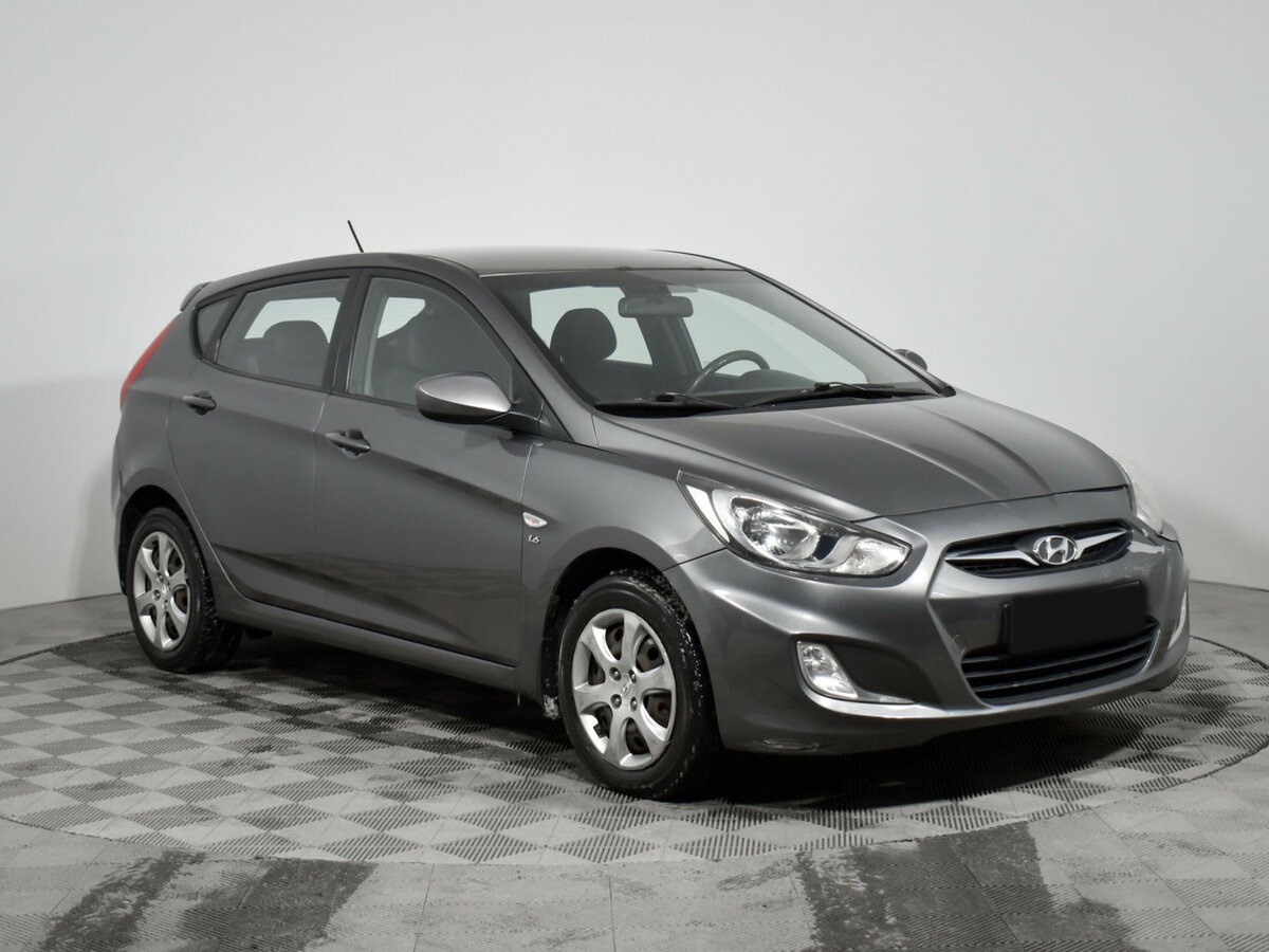 Hyundai Solaris б/у, 2012, Автоматическая. Фото: #2