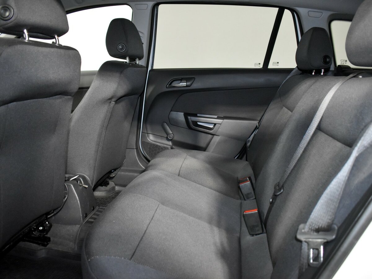 Opel Astra б/у, 2013, Механическая. Фото: #9