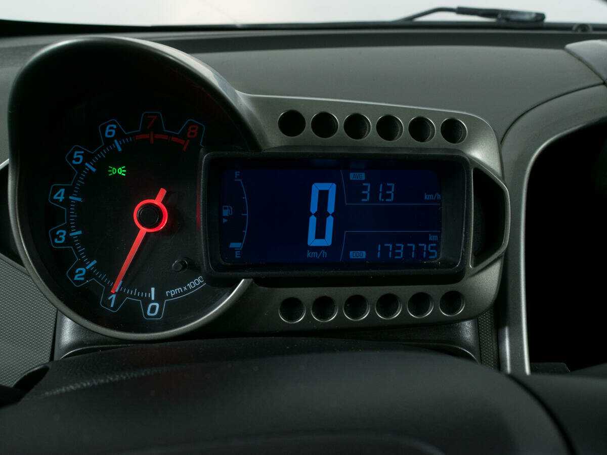 Chevrolet Aveo б/у, 2013, Механическая. Фото: #9