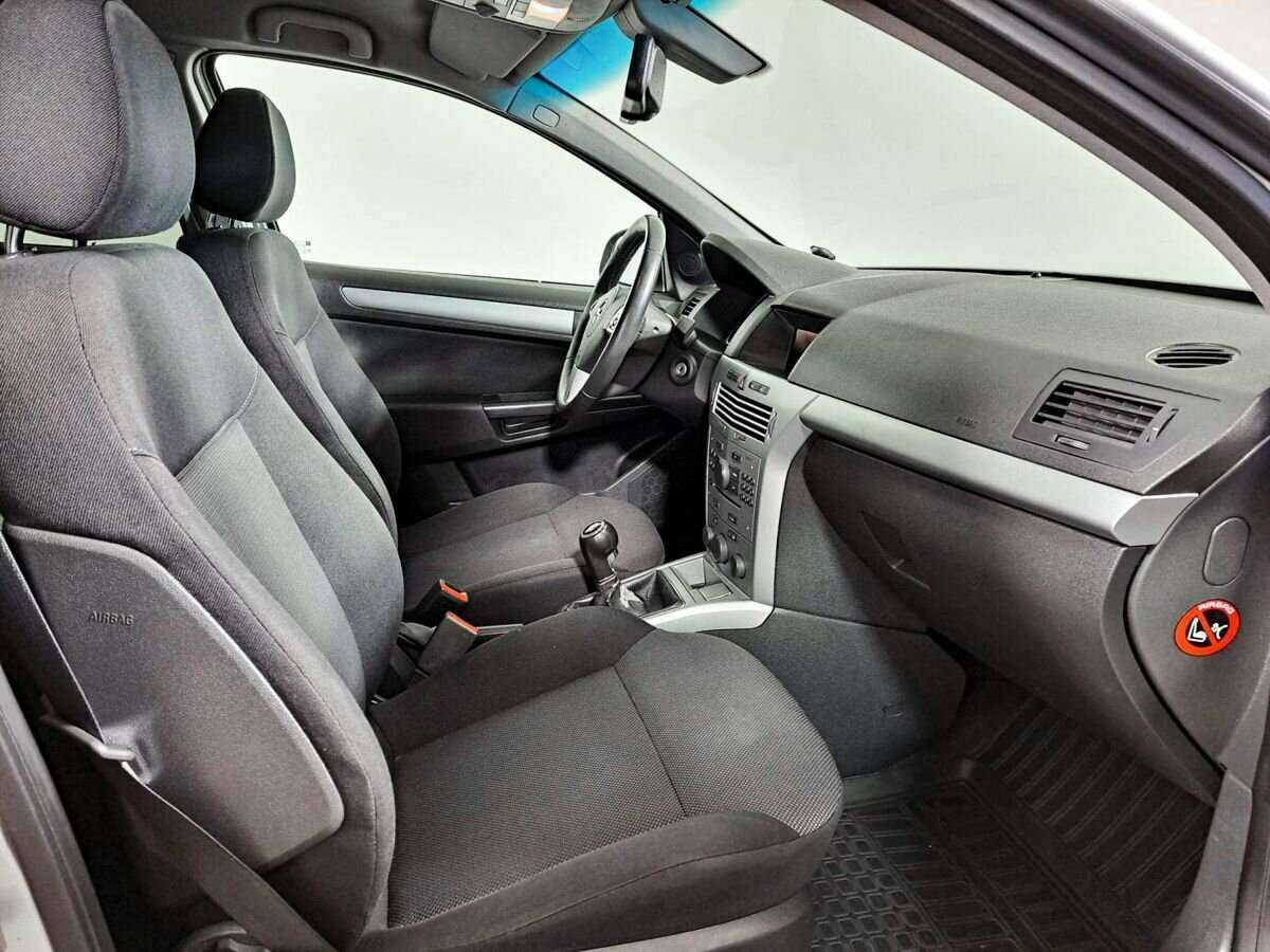 Opel Astra б/у, 2013, Механическая. Фото: #9