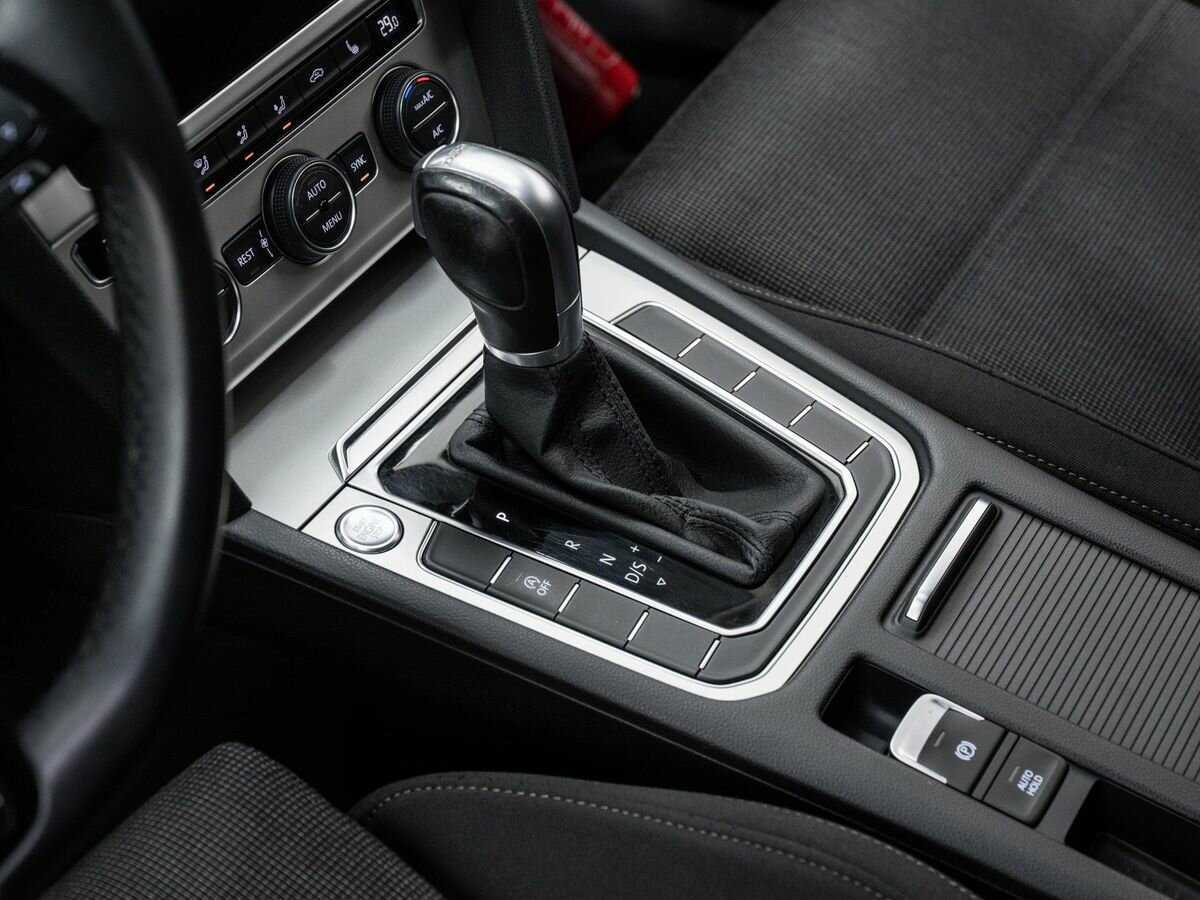 Volkswagen Passat б/у, 2018, Роботизированная. Фото: #15