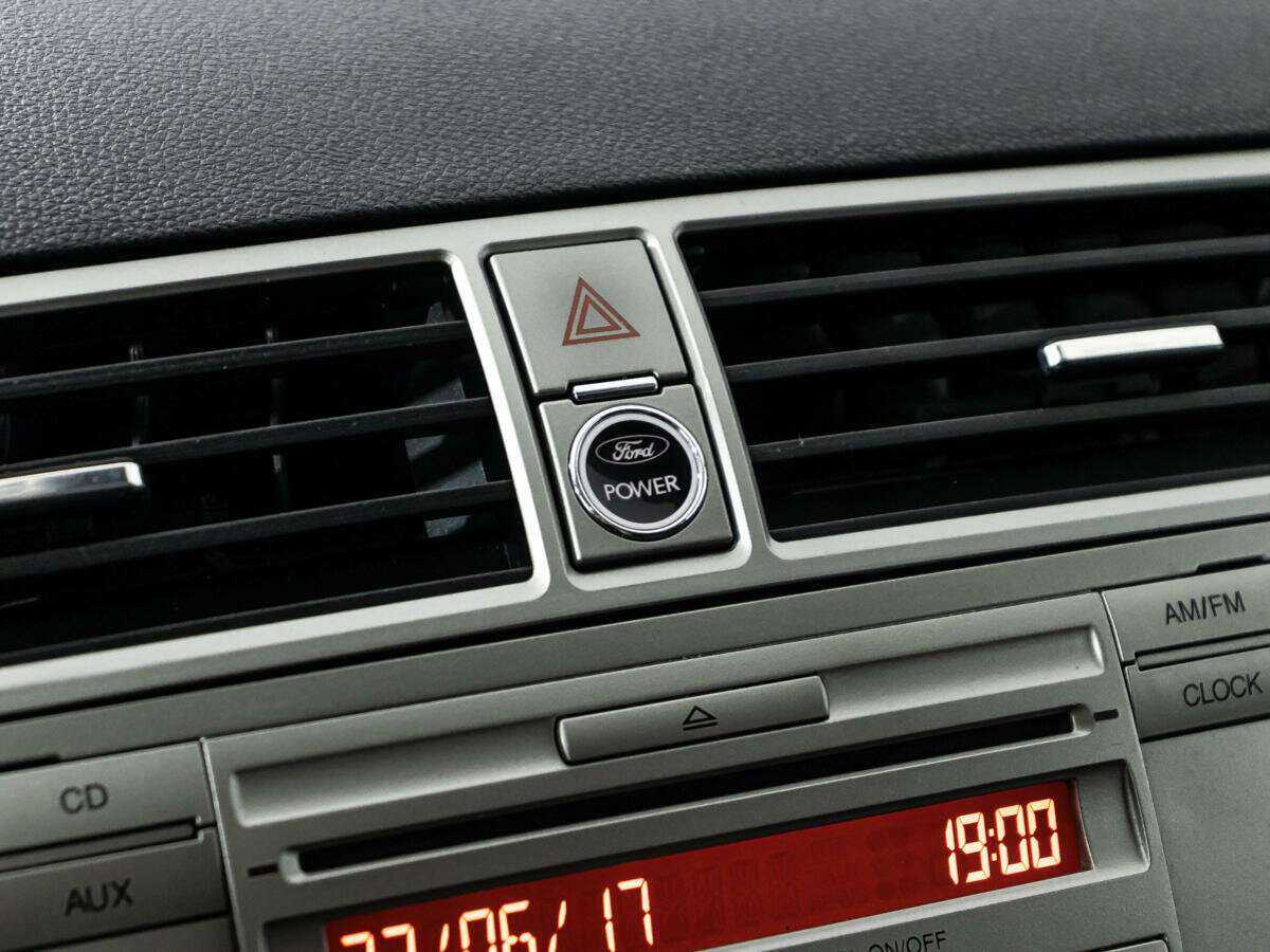 Ford Kuga б/у, 2012, Роботизированная. Фото: #15