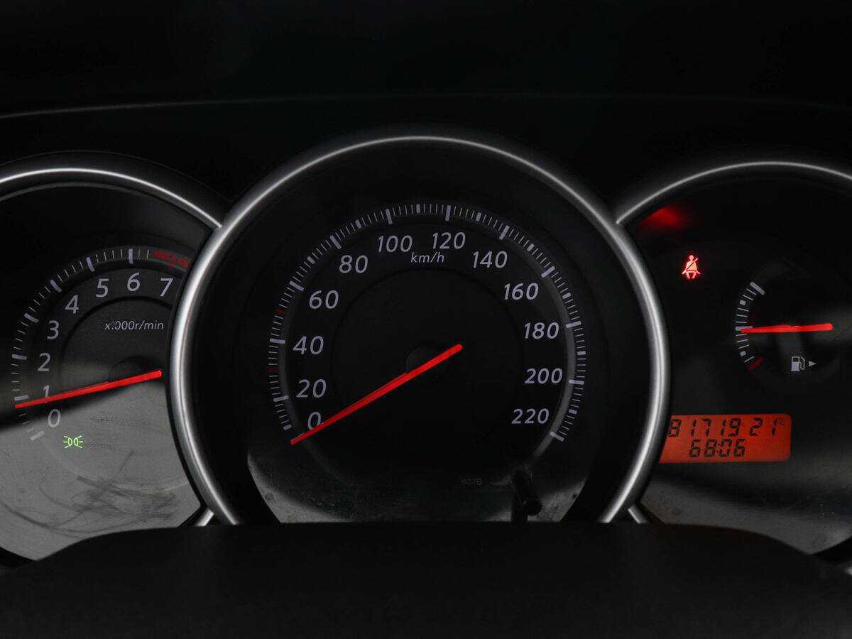 Nissan Tiida б/у, 2013, Автоматическая. Фото: #10