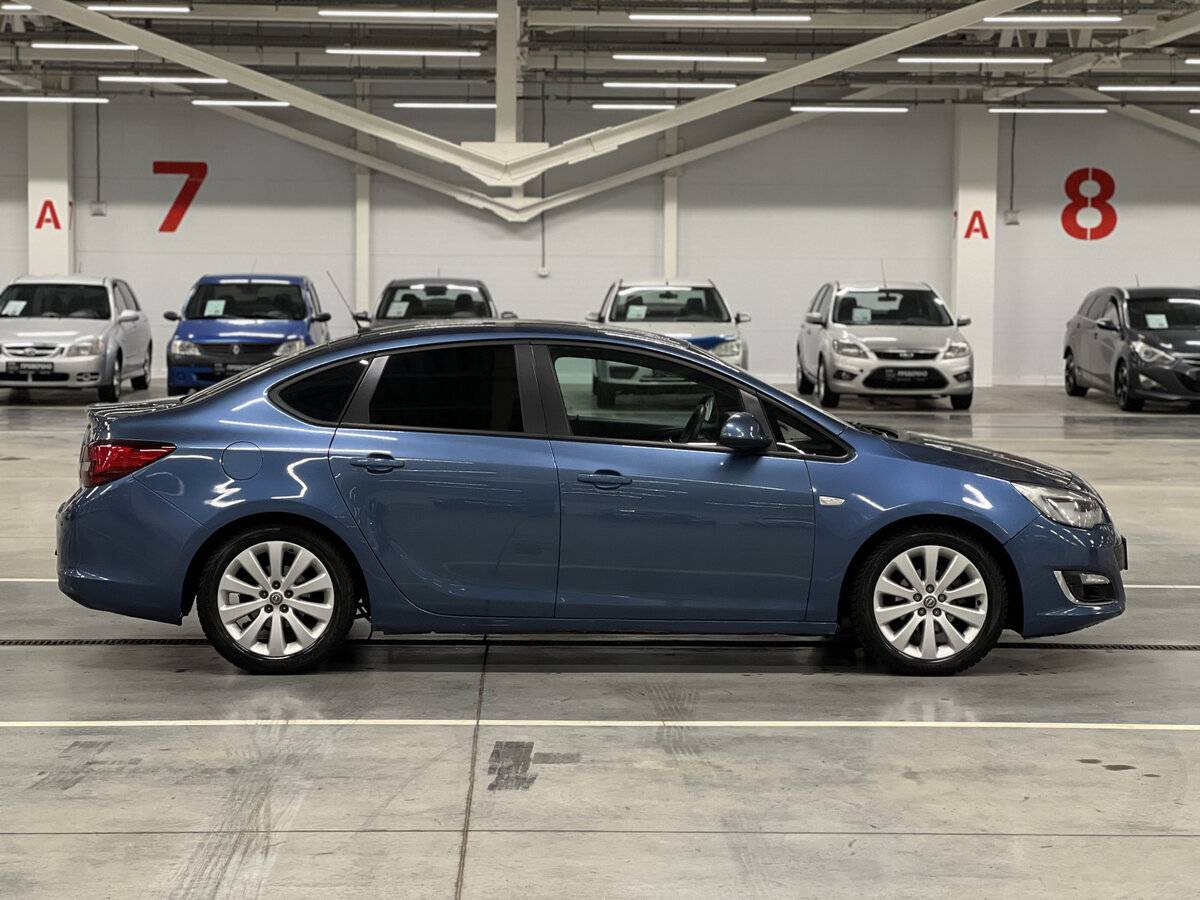 Opel Astra б/у, 2013, Механическая. Фото: #3