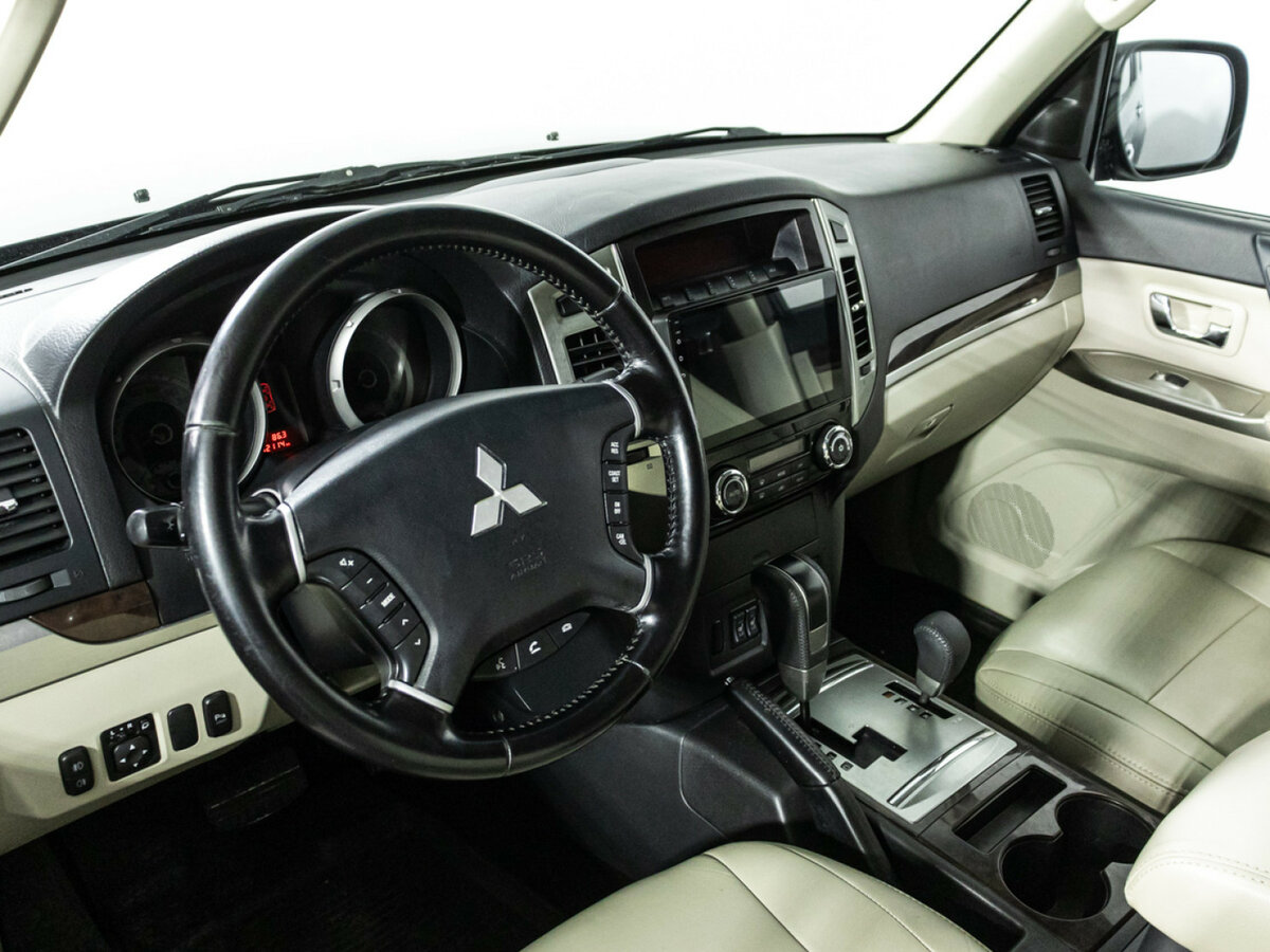 Mitsubishi Pajero б/у, 2017, Автоматическая. Фото: #8