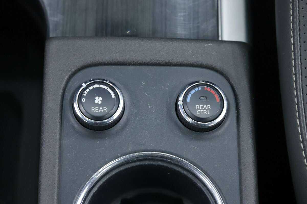 Nissan Pathfinder б/у, 2014, Автоматическая. Фото: #16