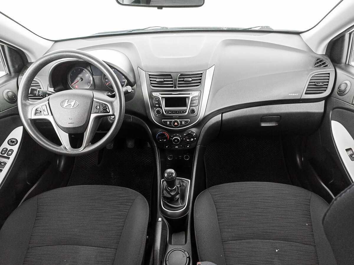 Hyundai Solaris б/у, 2015, Механическая. Фото: #11