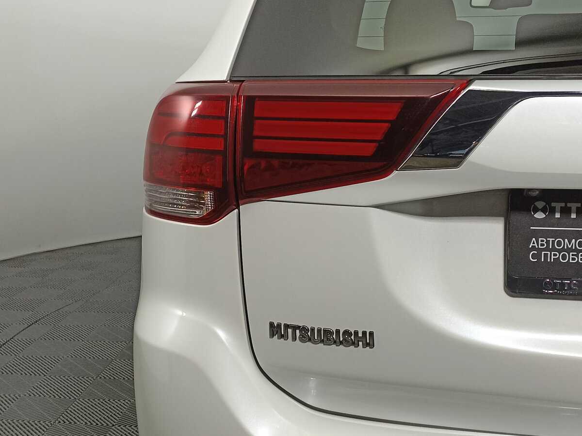Mitsubishi Outlander б/у, 2017, Вариатор. Фото: #6