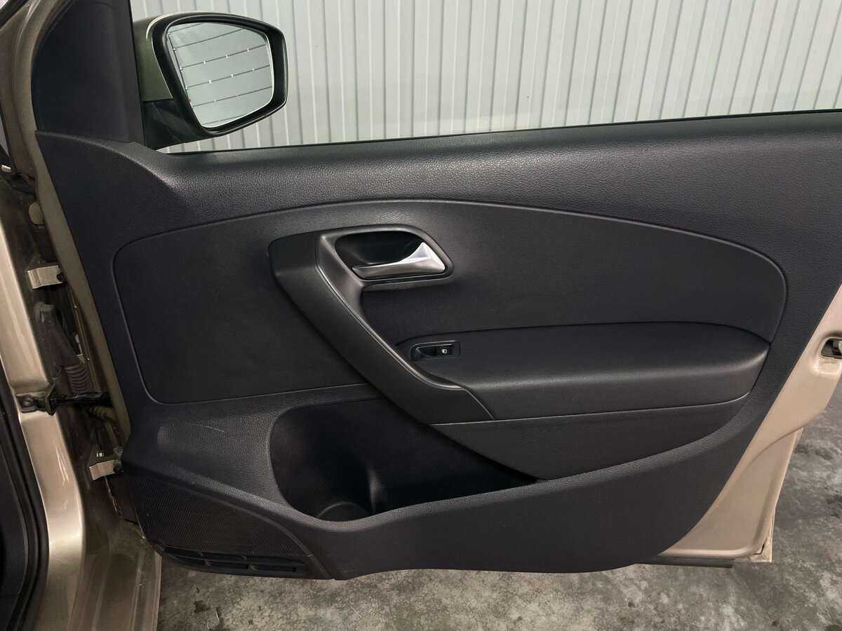 Volkswagen Polo б/у, 2016, Автоматическая. Фото: #19