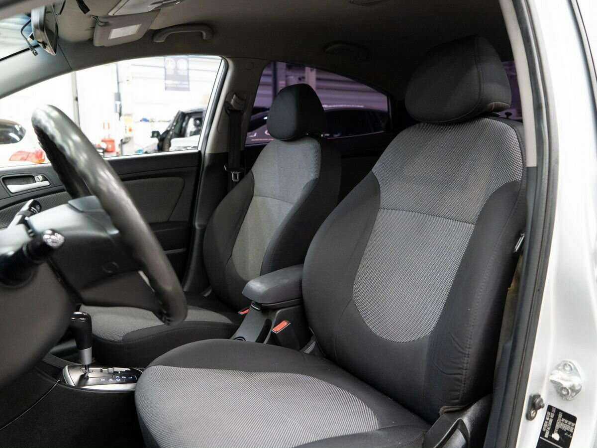 Hyundai Solaris б/у, 2013, Автоматическая. Фото: #2