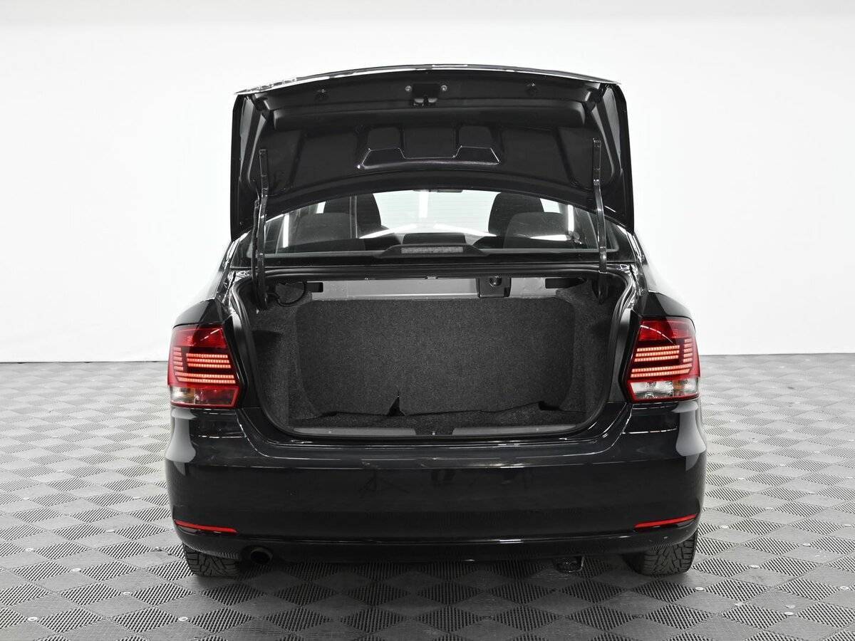 Volkswagen Polo б/у, 2017, Автоматическая. Фото: #4