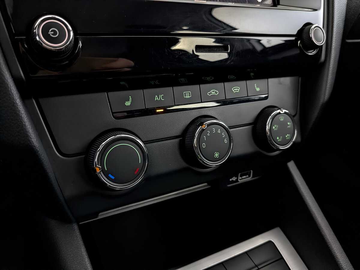Skoda Octavia б/у, 2019, Механическая. Фото: #19