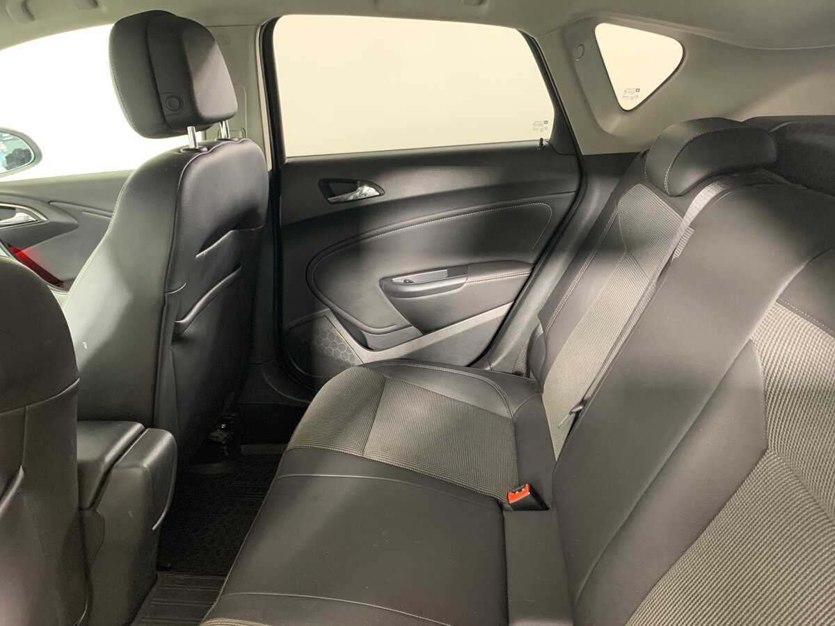 Opel Astra б/у, 2012, Механическая. Фото: #18