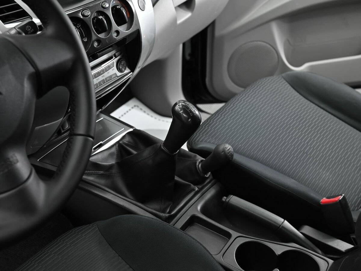 Mitsubishi Pajero Sport б/у, 2012, Механическая. Фото: #9