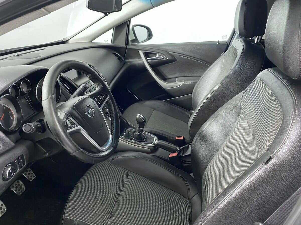 Opel Astra б/у, 2012, Механическая. Фото: #7