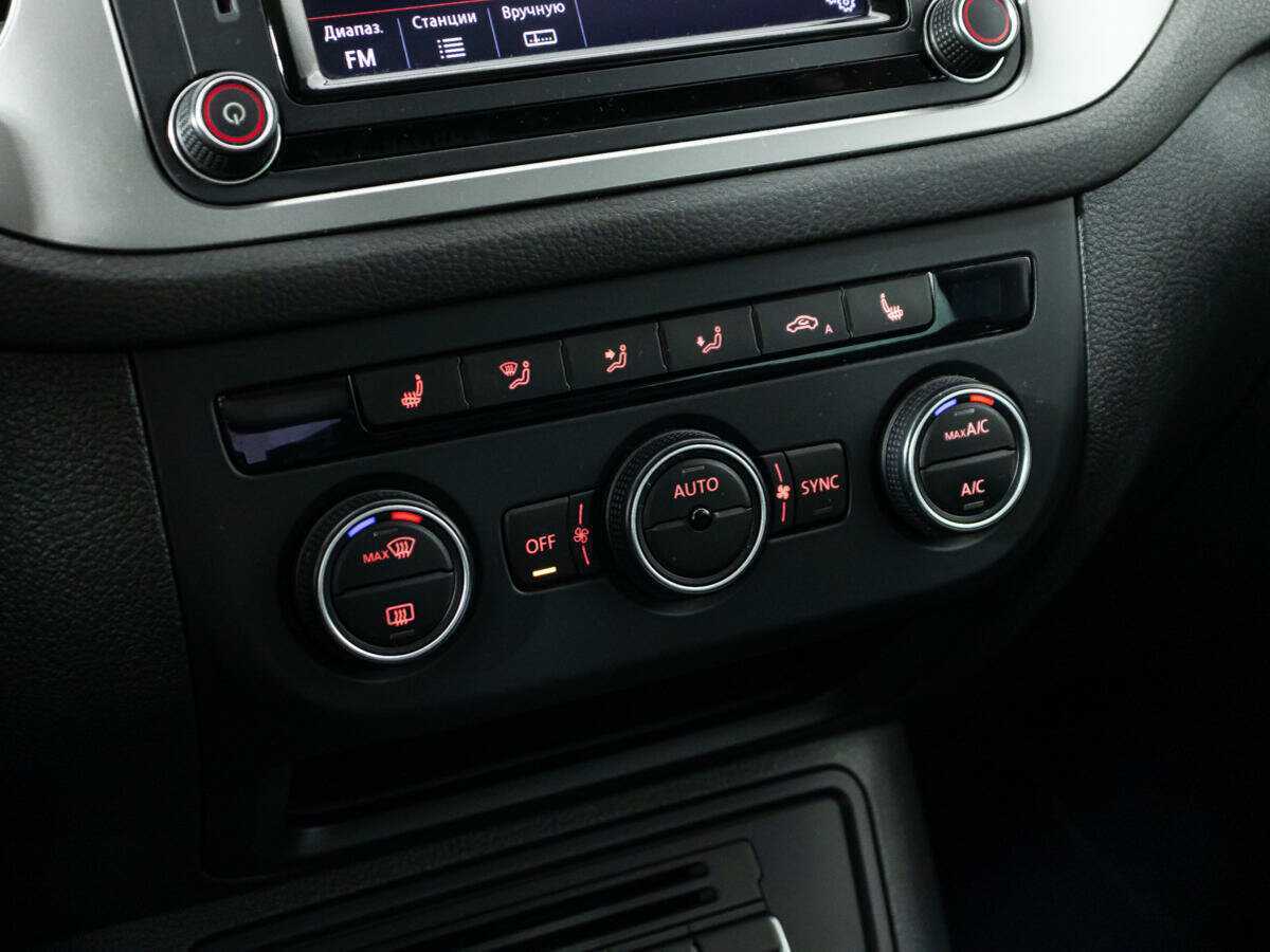 Volkswagen Tiguan б/у, 2015, Автоматическая. Фото: #15