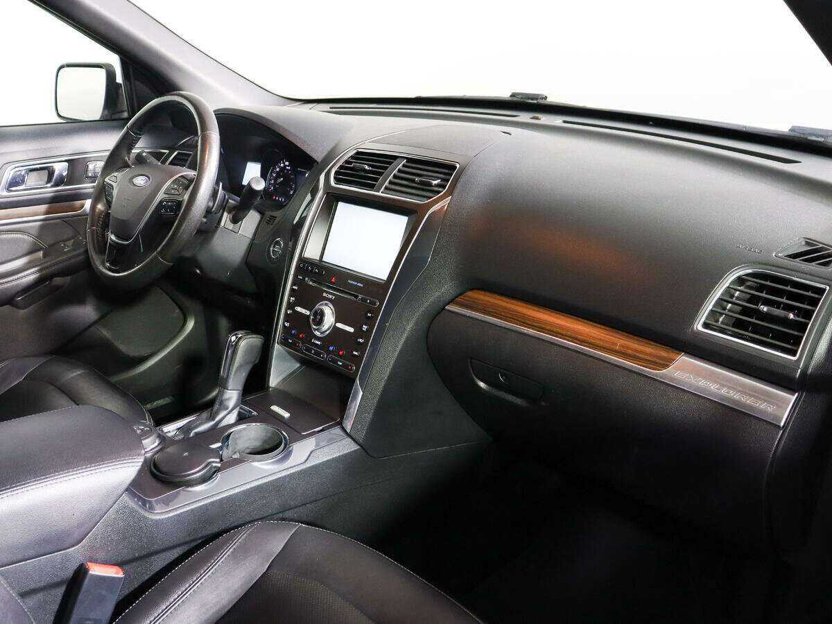 Ford Explorer б/у, 2016, Автоматическая. Фото: #6