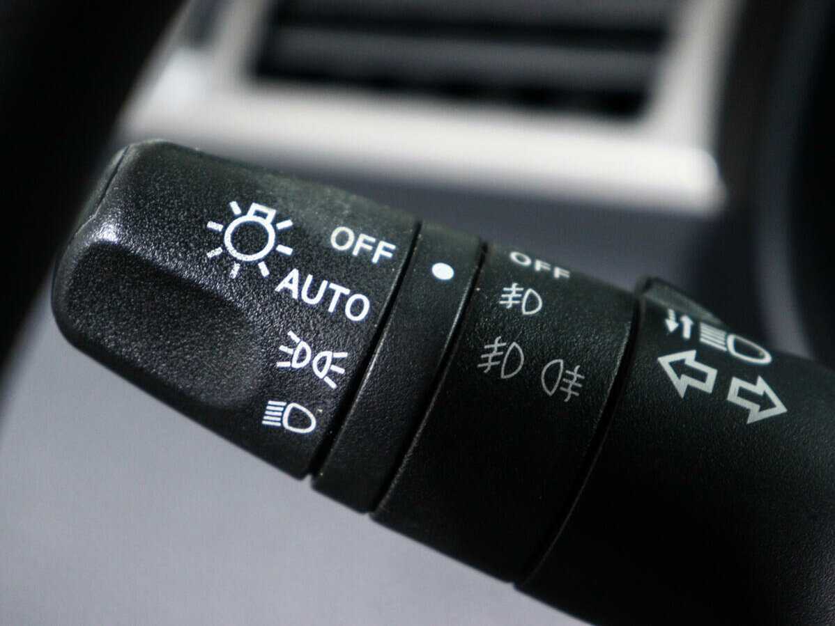 Nissan Tiida б/у, 2013, Автоматическая. Фото: #12