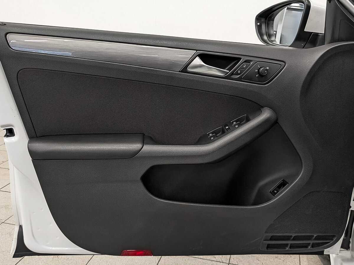 Volkswagen Jetta б/у, 2016, Автоматическая. Фото: #18