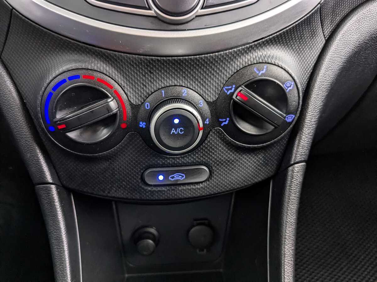 Hyundai Solaris б/у, 2014, Механическая. Фото: #16