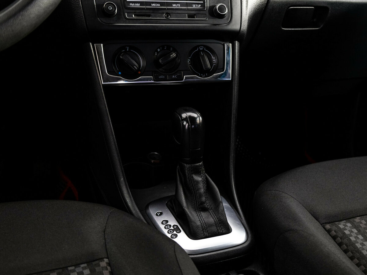 Volkswagen Polo б/у, 2016, Автоматическая. Фото: #9