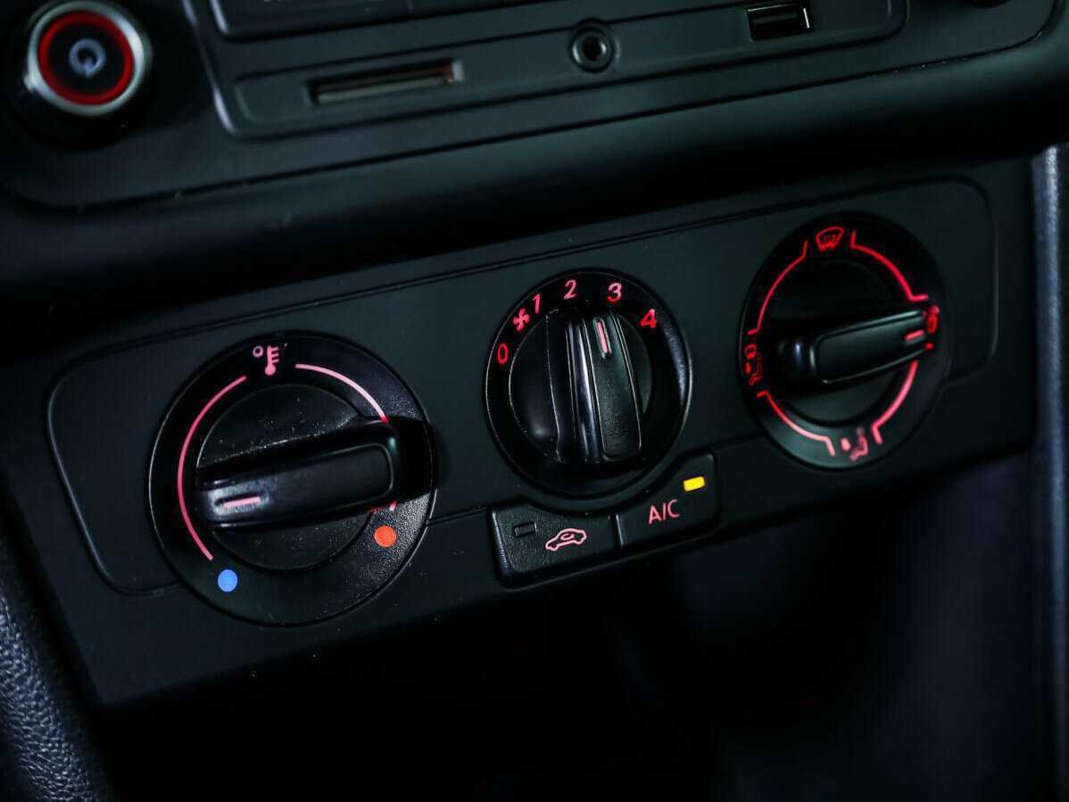 Volkswagen Polo б/у, 2016, Механическая. Фото: #12