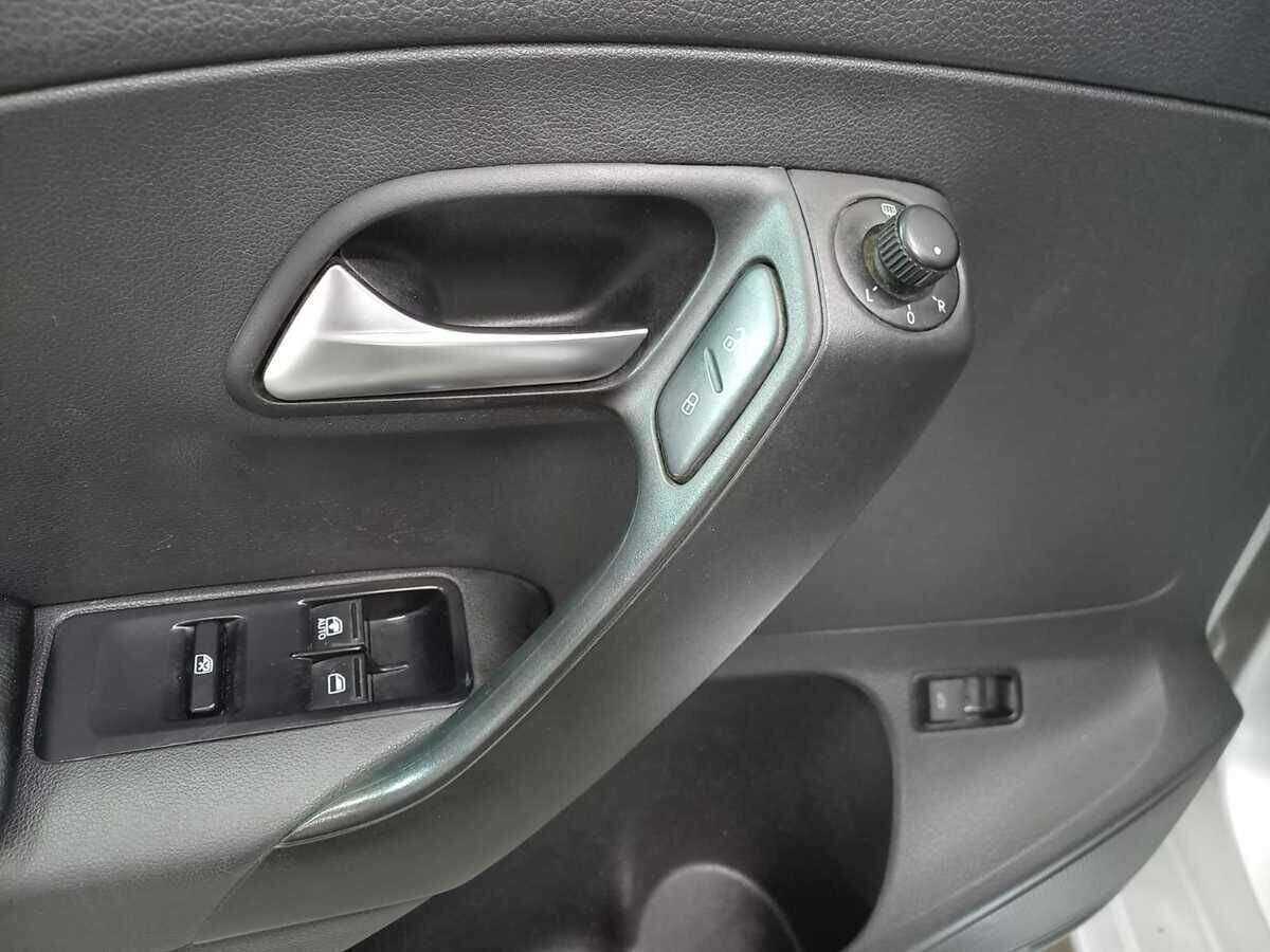 Volkswagen Polo б/у, 2013, Механическая. Фото: #13