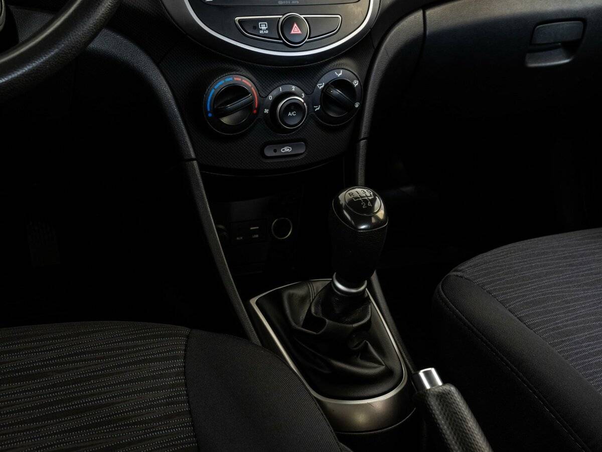 Hyundai Solaris б/у, 2016, Механическая. Фото: #9