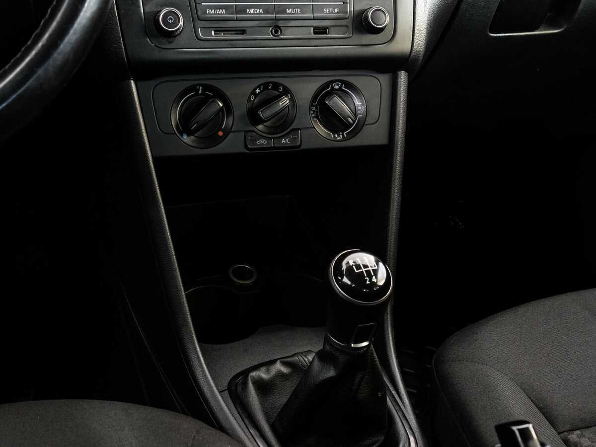 Volkswagen Polo б/у, 2016, Механическая. Фото: #10