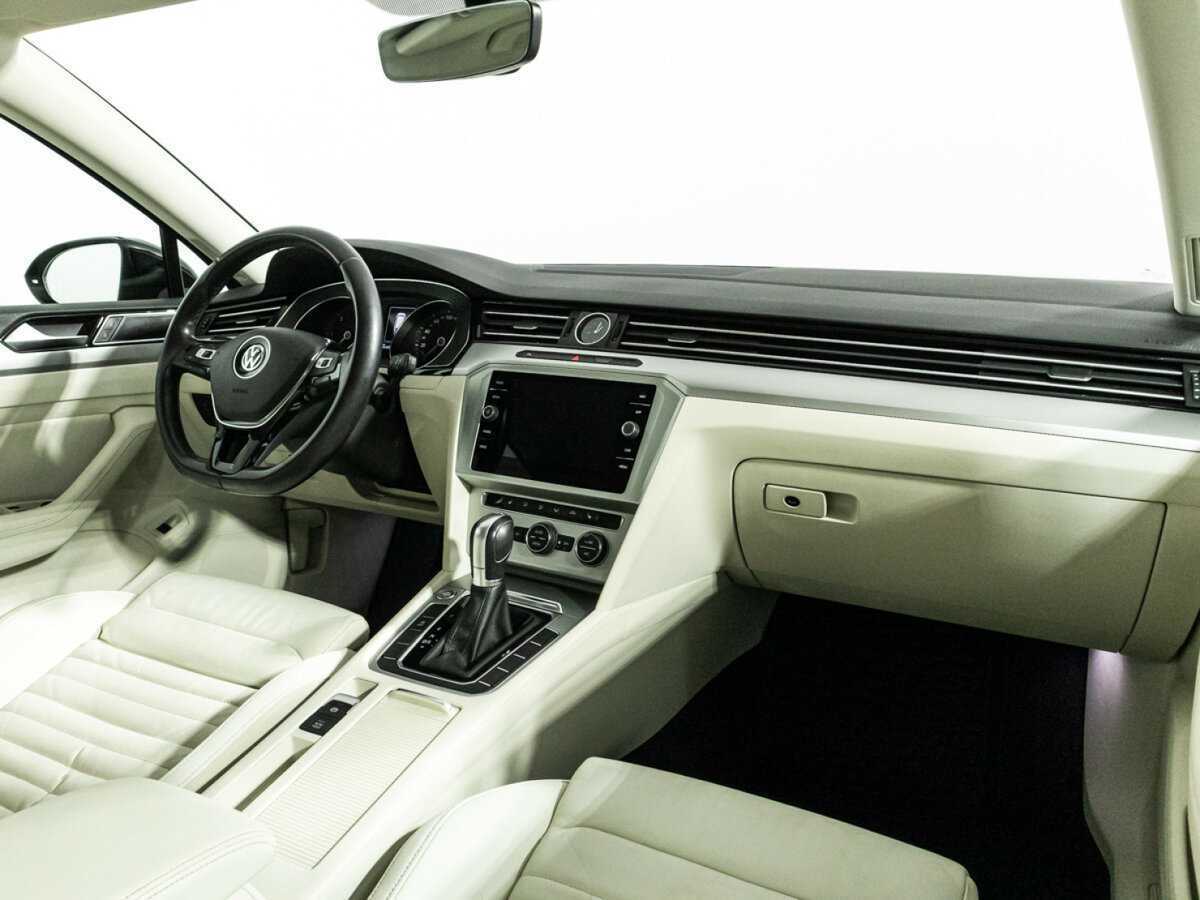 Volkswagen Passat б/у, 2018, Роботизированная. Фото: #8