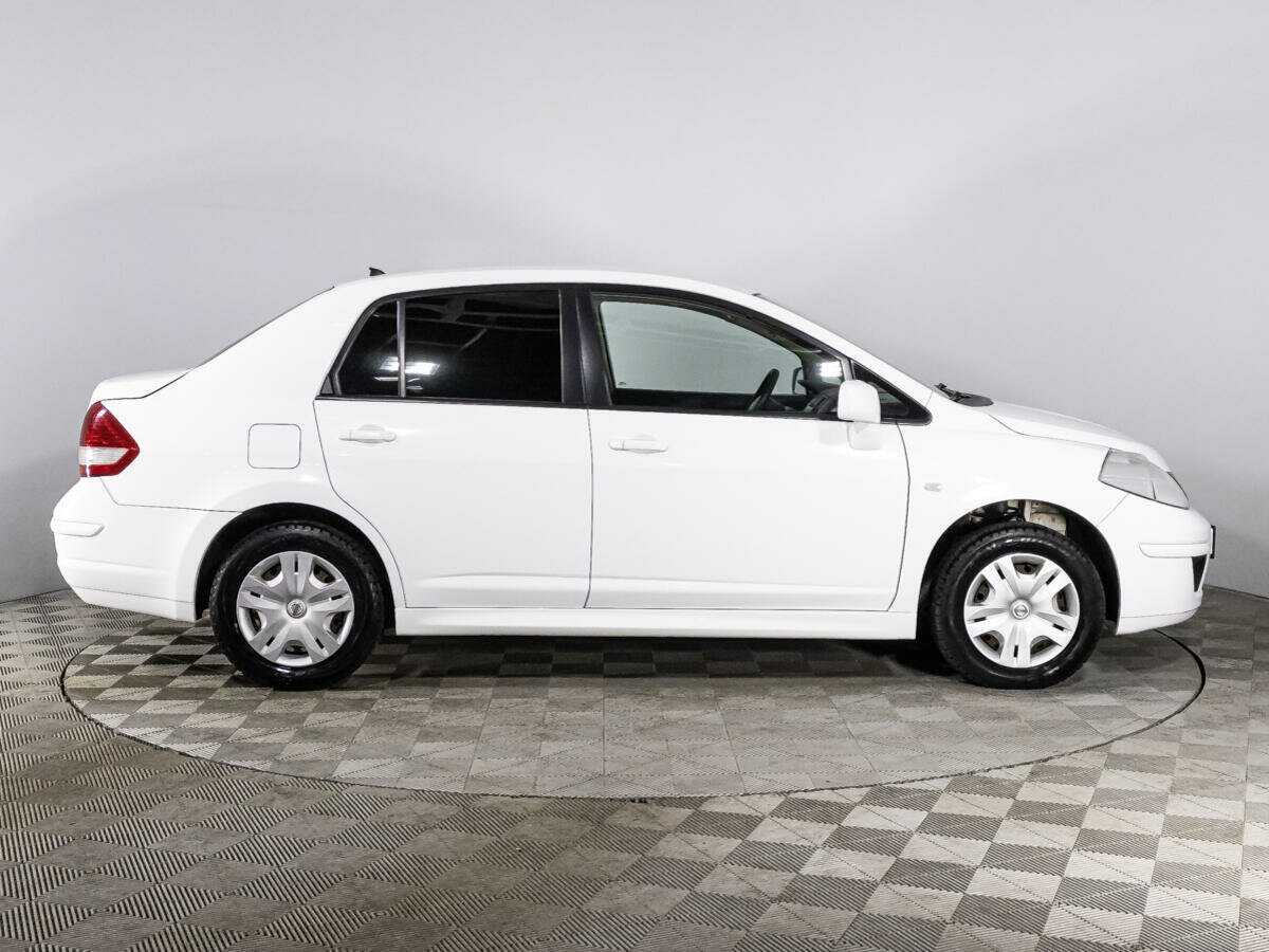 Nissan Tiida б/у, 2013, Механическая. Фото: #3