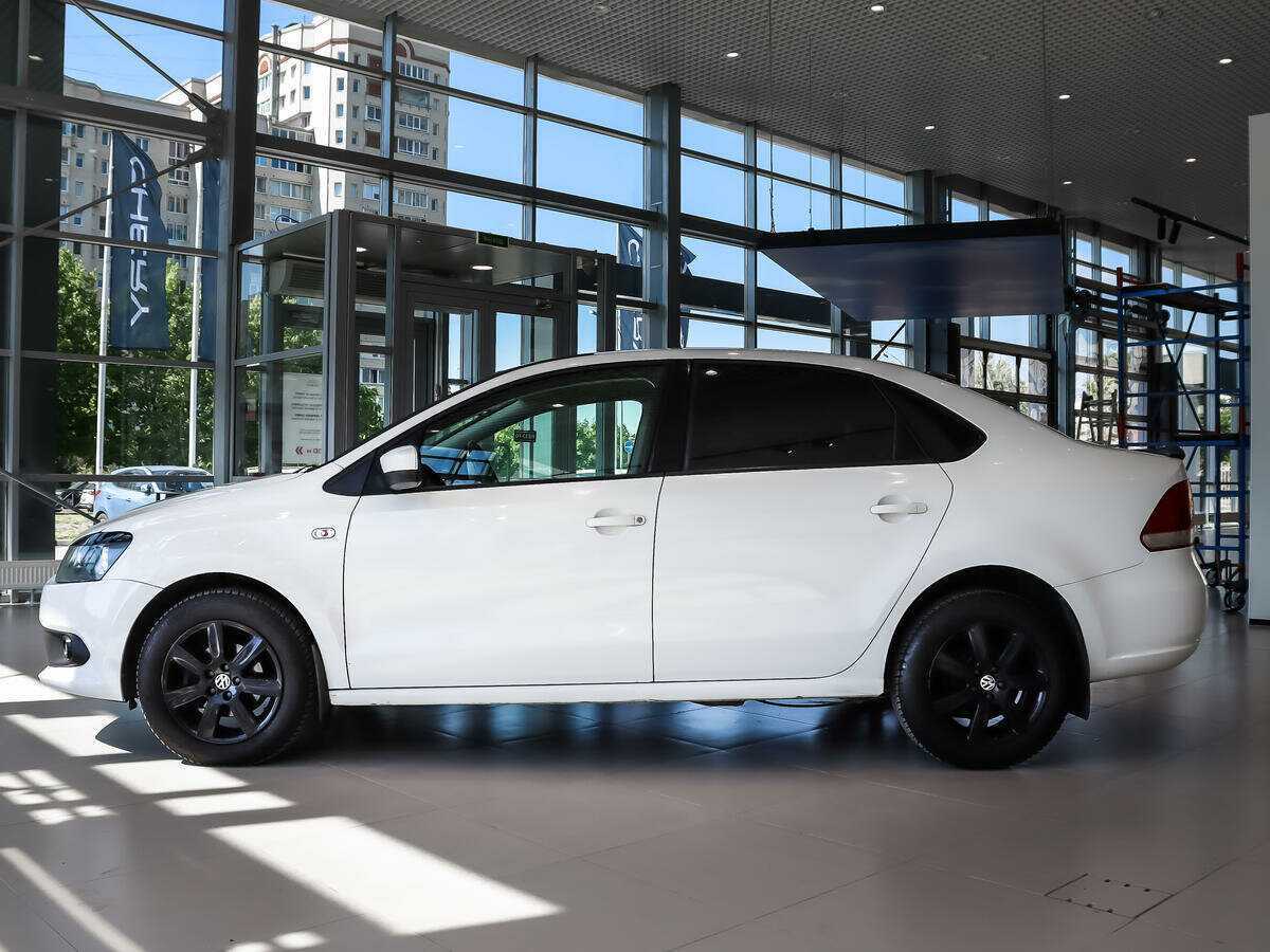 Volkswagen Polo б/у, 2013, Автоматическая. Фото: #2