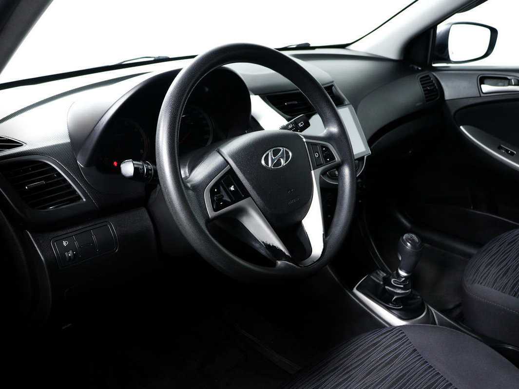 Hyundai Solaris б/у, 2015, Механическая. Фото: #12