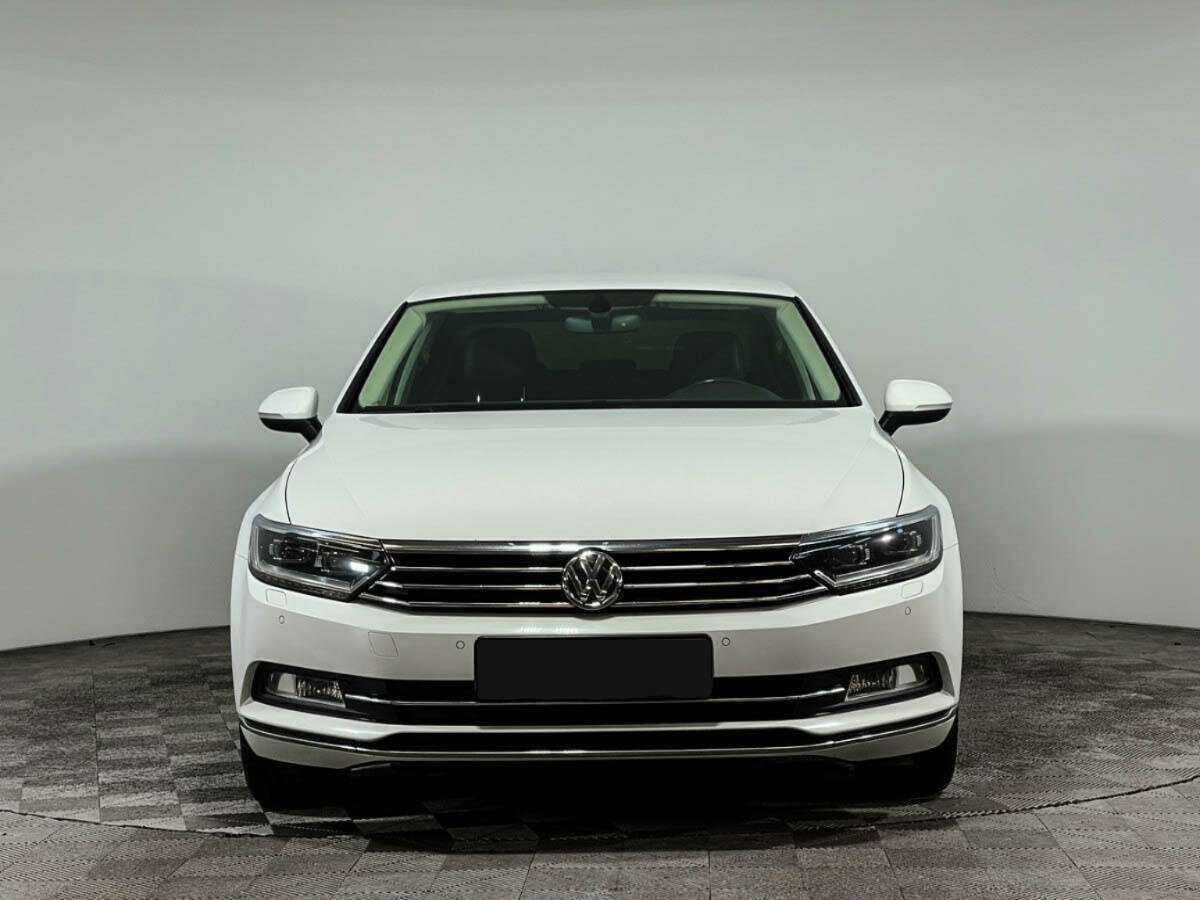 Volkswagen Passat б/у, 2017, Роботизированная. Фото: #1