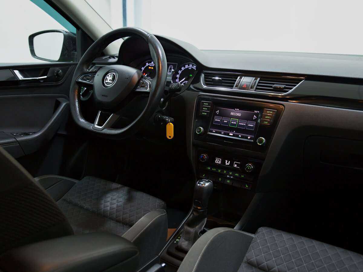 Skoda Rapid б/у, 2017, Роботизированная. Фото: #5