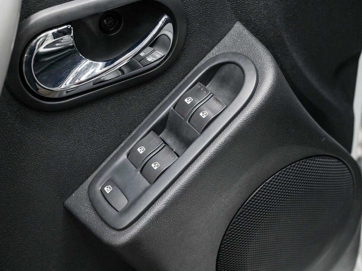 Nissan Terrano б/у, 2015, Автоматическая. Фото: #15