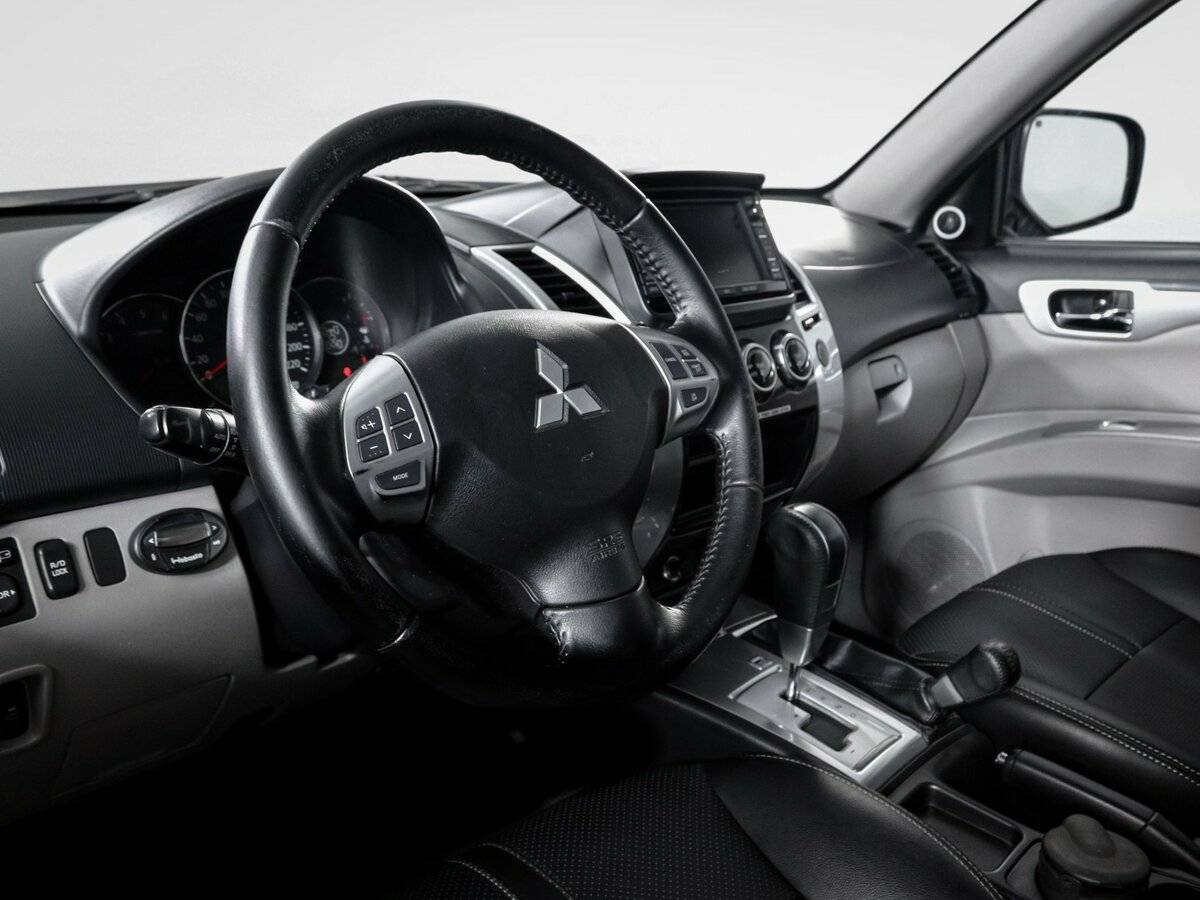 Mitsubishi Pajero Sport б/у, 2013, Автоматическая. Фото: #13