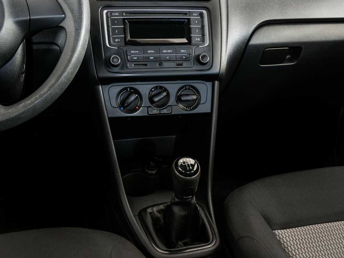 Volkswagen Polo б/у, 2013, Механическая. Фото: #9