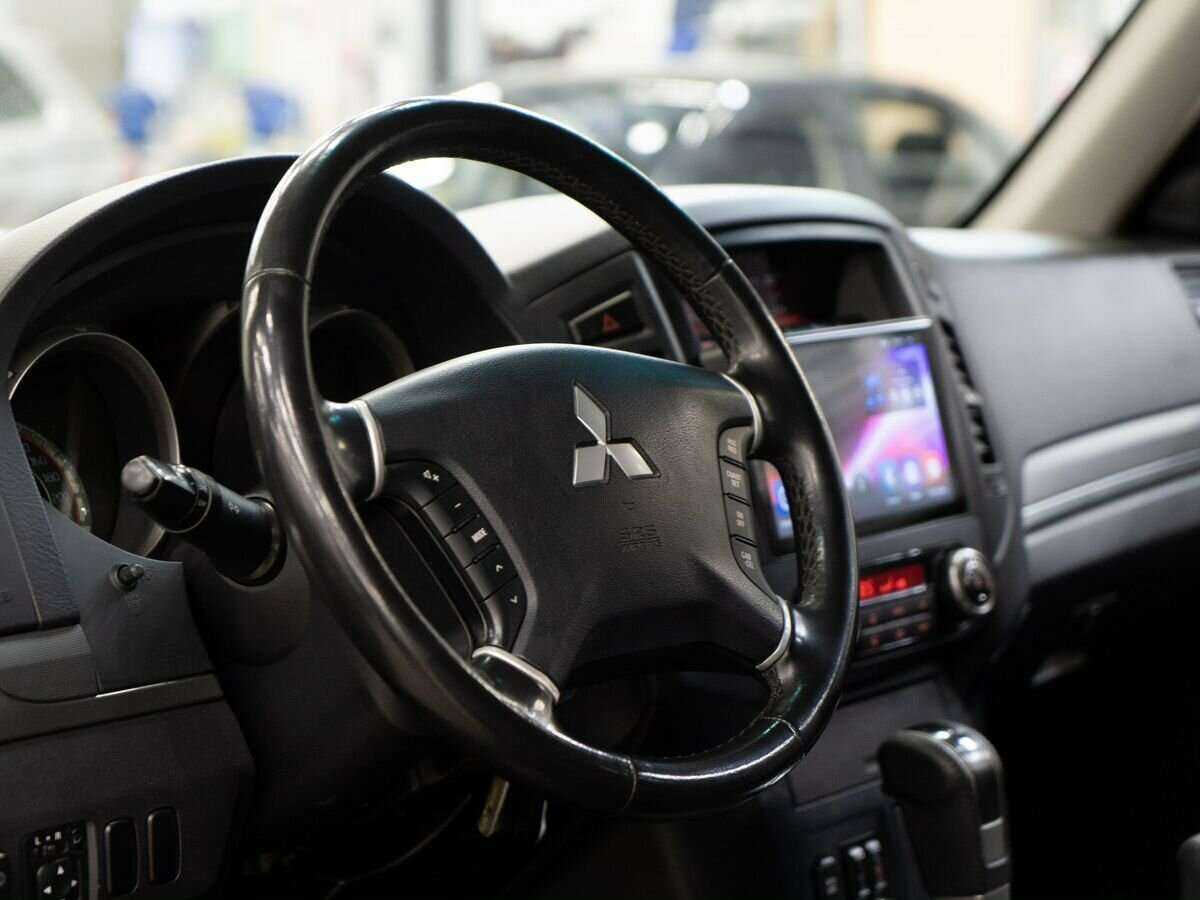 Mitsubishi Pajero б/у, 2012, Автоматическая. Фото: #4