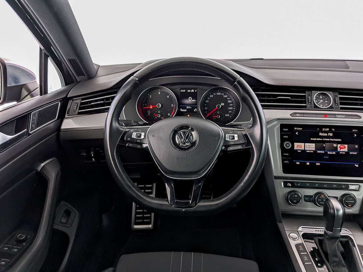 Volkswagen Passat б/у, 2018, Роботизированная. Фото: #22