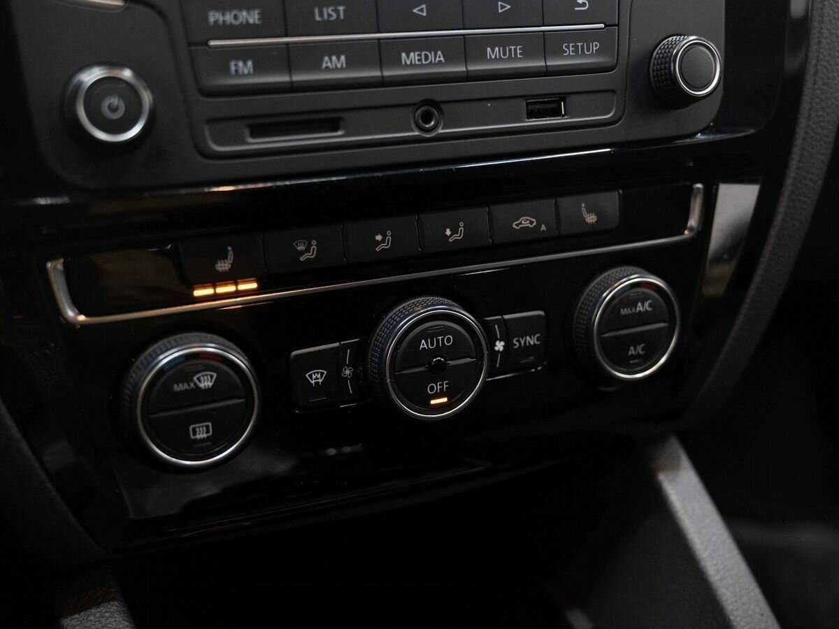 Volkswagen Jetta б/у, 2016, Механическая. Фото: #17