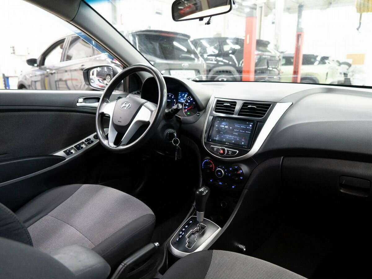 Hyundai Solaris б/у, 2013, Автоматическая. Фото: #13