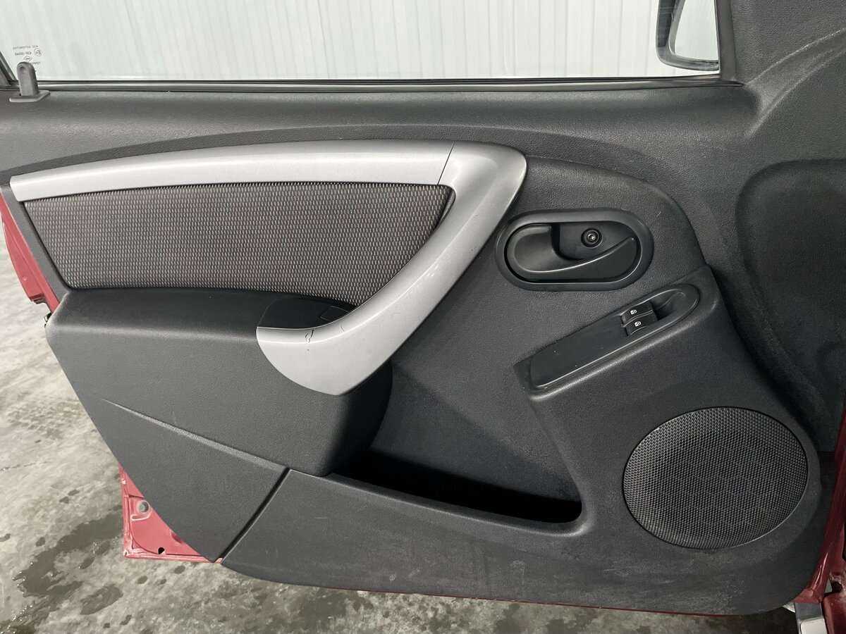 Renault Duster б/у, 2012, Автоматическая. Фото: #16